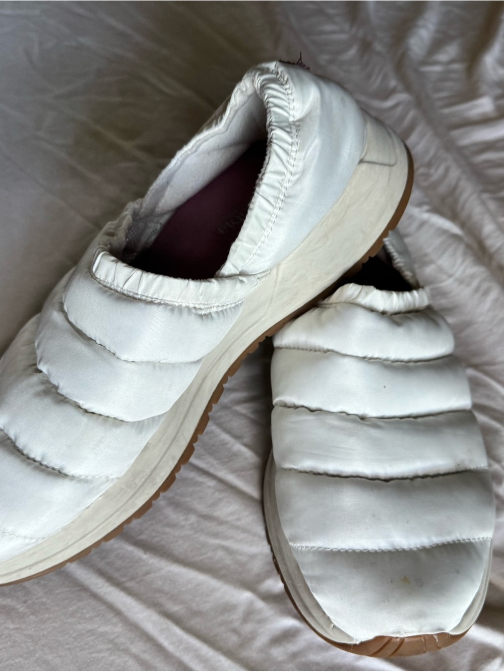 Columbia White Quilted Slip-On Puffer Mules